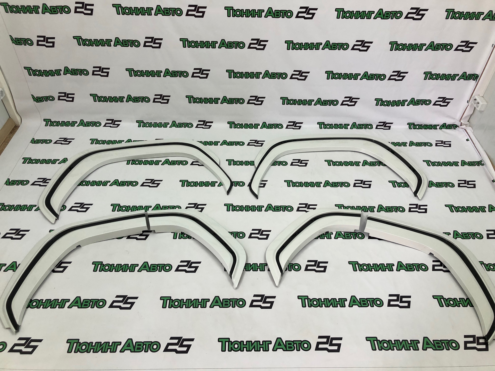 Фендера Toyota Land Cruiser 300 Modellista